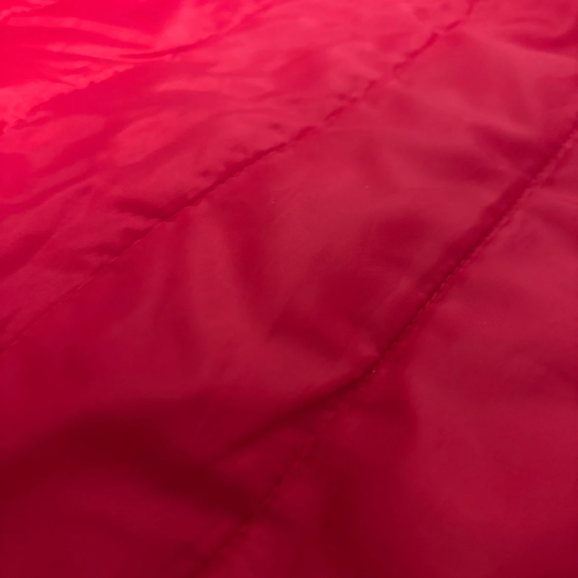 Röd pufferjacka med fuskpäls från Vero Moda - 2