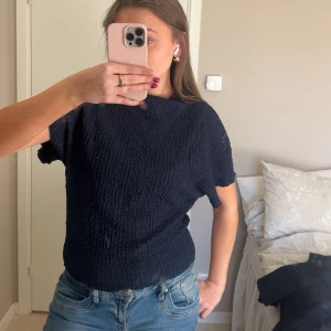 Mörkblå ribbad topp - Super fin mörkblå tröja ifrån Zara💕