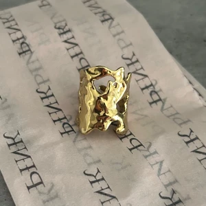 Pilgrim ring - As snygg ring från pilgrim, använd fåtal gånger och justerbar 