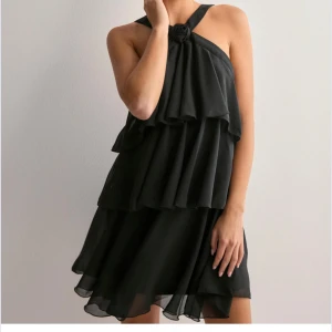 Klänning VILA - Säljer denna populära klänningen från VILA. Enbart provad💕