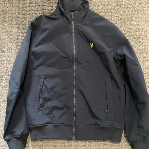 Blå jacka från Lyle & Scott - Blå jacka från lyle @ Scott