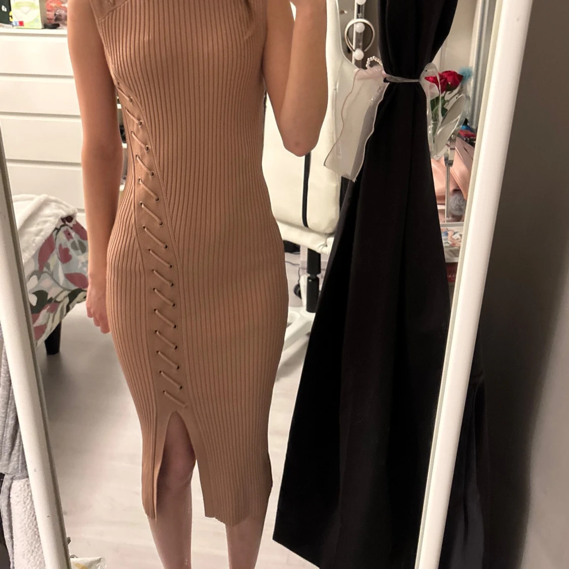 Beige designer guess klänning - 1