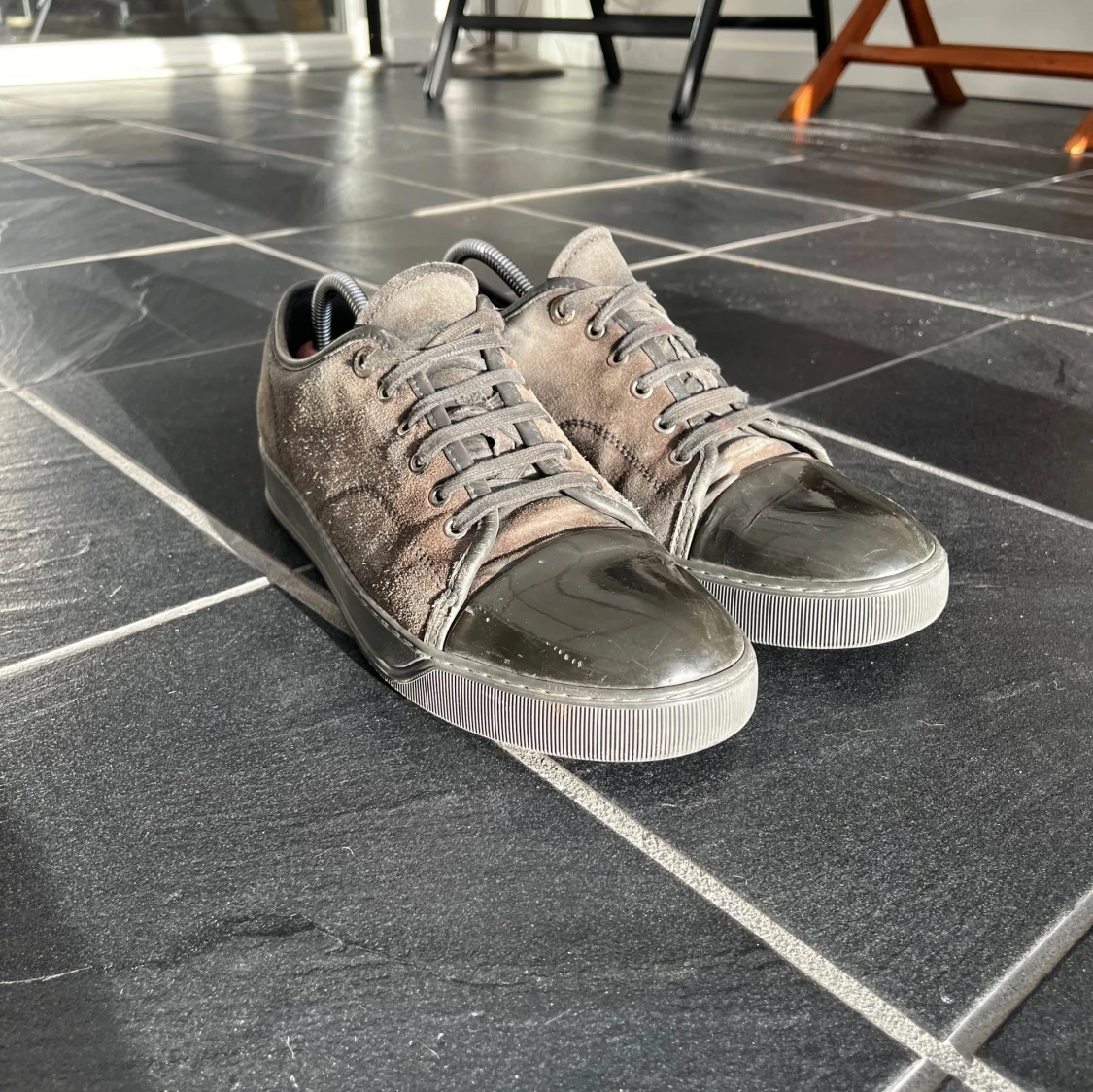 Grå Lanvins med mockadetaljer - 3