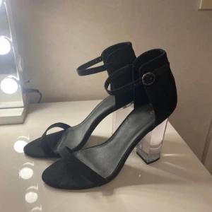 Klackeskor - Snygga svarta klackar💗