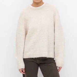 Beige stickad tröja - Mysig beige stickad tröja med normal passform! Har användt en del, men inga defekter🥰