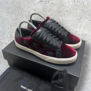 Saint Laurent skor | 38 - || sällsynta YSL skor || perfekt skick 9,9/10 och alla tillbehör medföljer || låda, dustbag och extra snören || nypris 7000-> mitt 2899kr || skriv vid frågor! ||