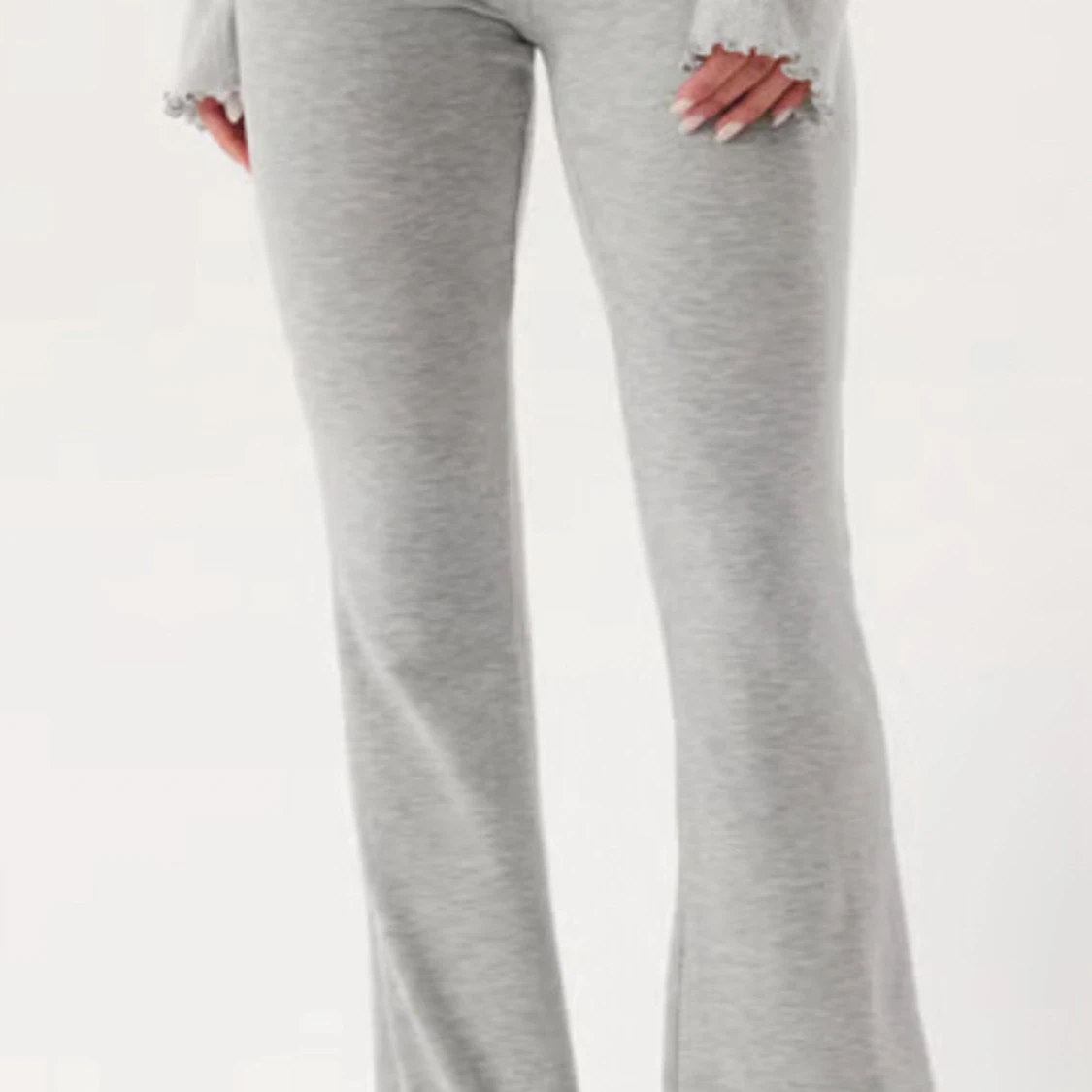 Grå bootcut mjukisbyxor Gina Tricot