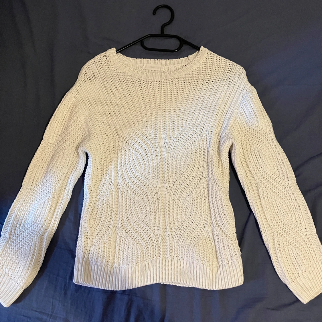 Vit stickad tröja från MNG