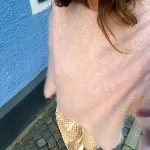 Intressekoll - Intressekoll på min ljusrosa mohair tröja från H&M som är helt slutsåld!! 