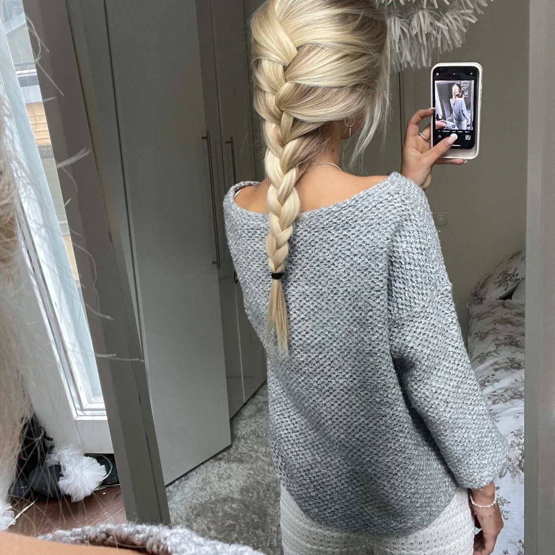 Grå trekvartsärmad stickad tröja - 4