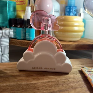 Ariana Grande Cloud parfym 30ml - 30ml, se bild för mängd 