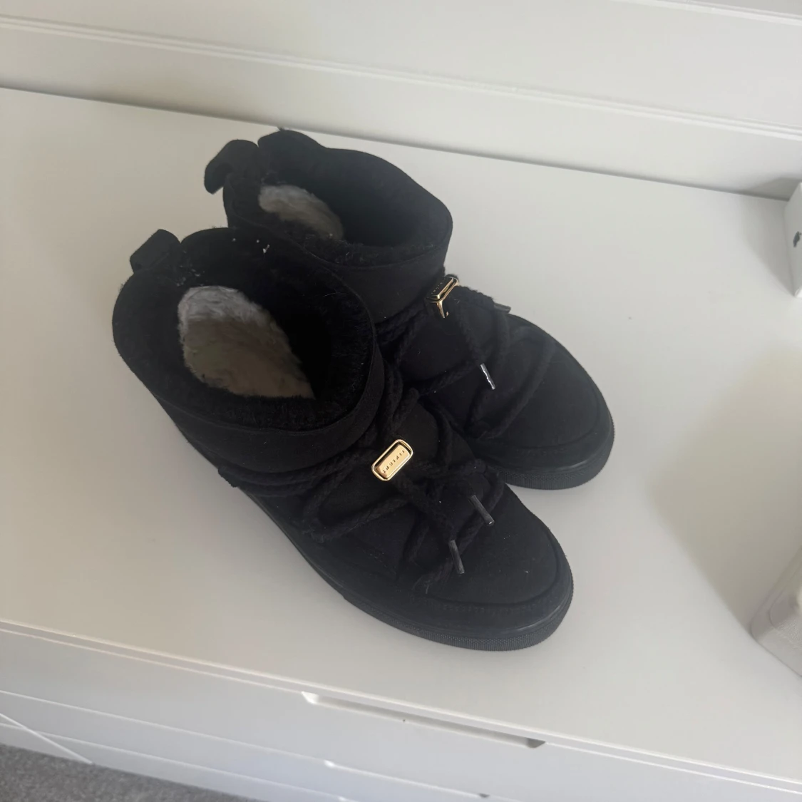 Svarta boots från Inuikii low med pälsfoder - 1