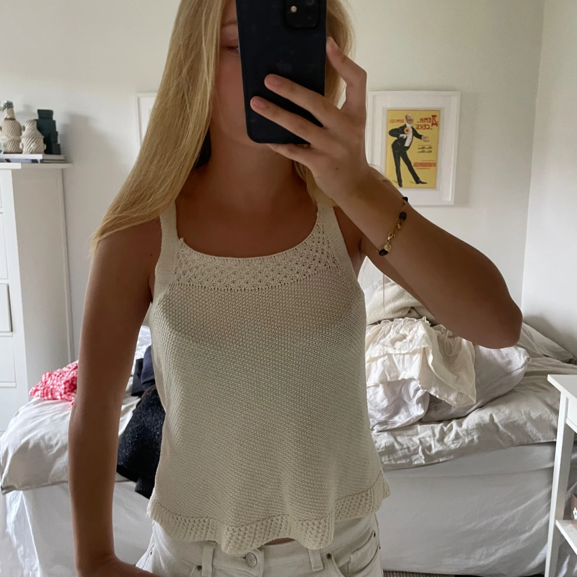 Vit stickad linnetopp