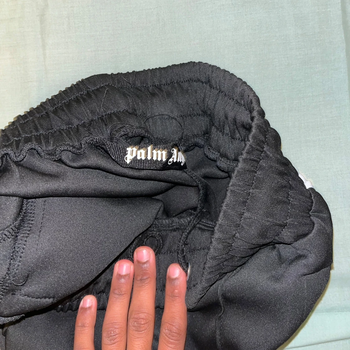 Palm Angels svarta mjukisbyxor med vita ränder - 3