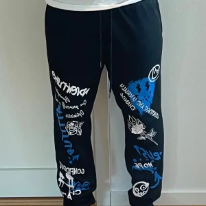 Mjukisbyxor  - Svarta mjukisbyxor. Storlek S