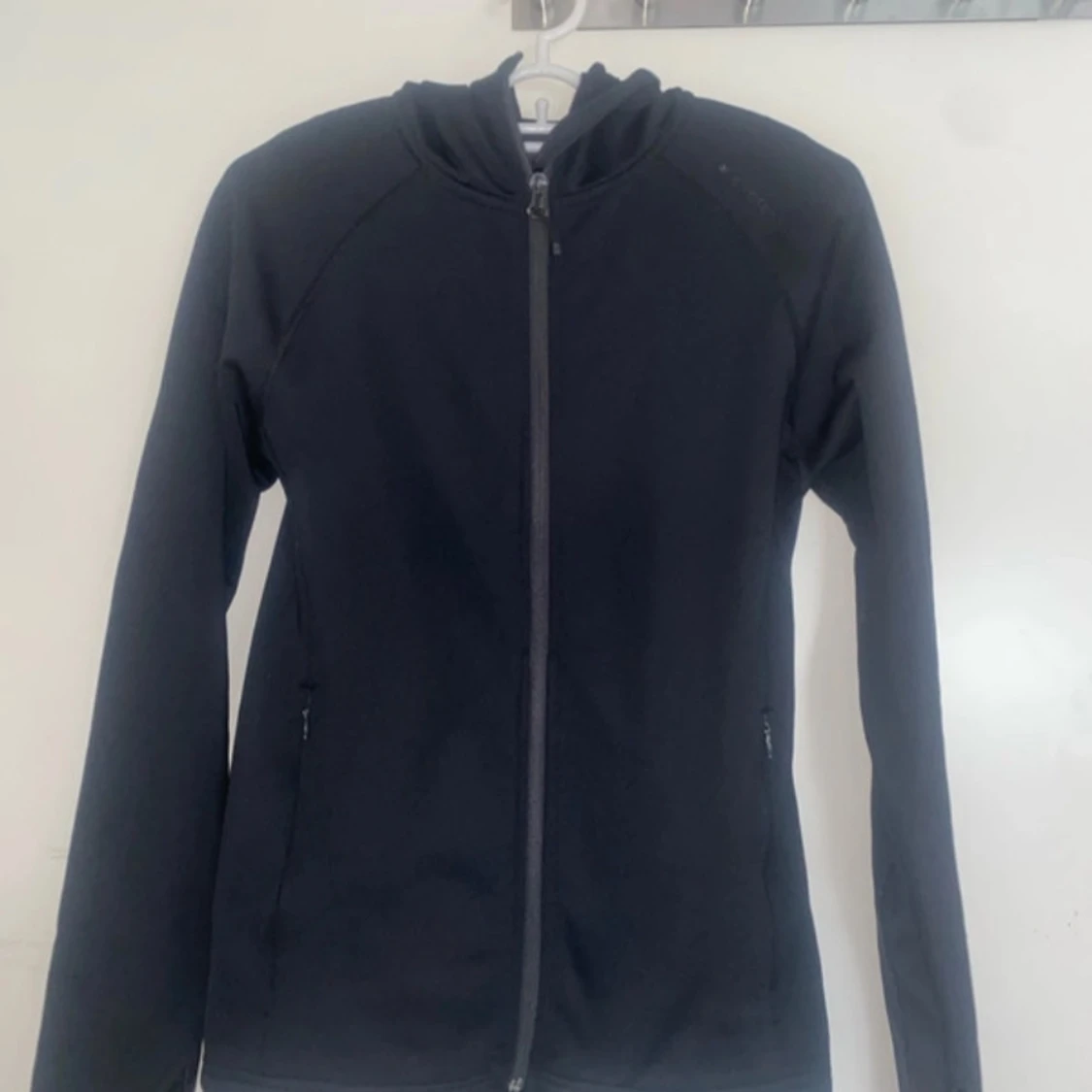 Svart hoodie med dragkedja - 3