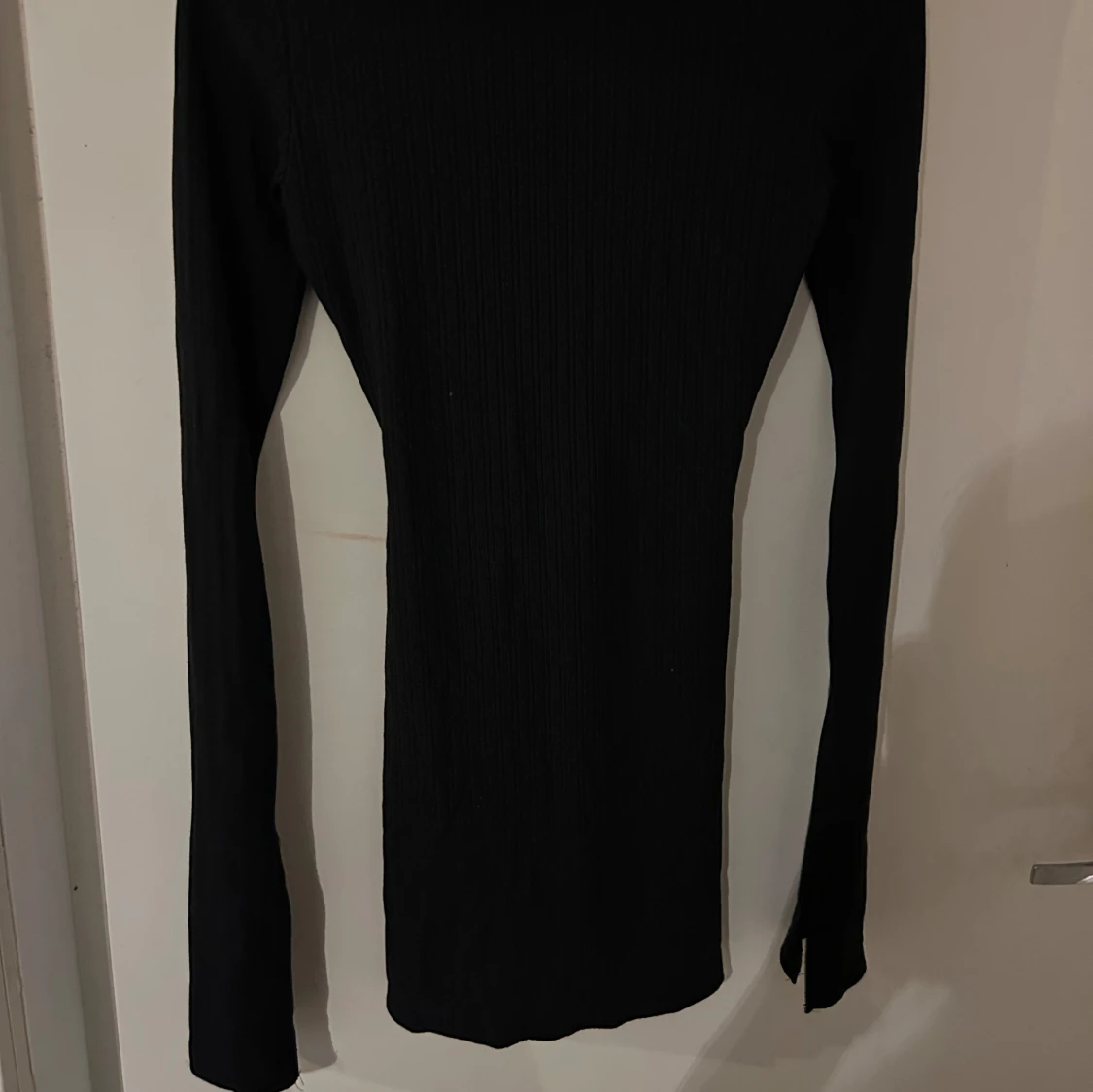 Svart långärmad tröja  - 1