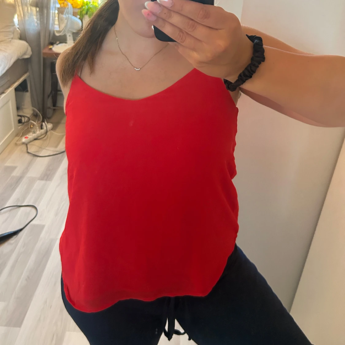 Röd linnetopp med smala axelband