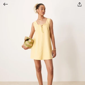 Gul klänning i denim - Aldrig använd, skickas i orginalförpackning. Asos design