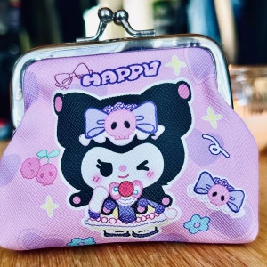 Söt portmonä med Kuromi-motiv! - Söt portmonä med Kuromi-motiv. Mått: 12 x 8 cm. Oanvänd.