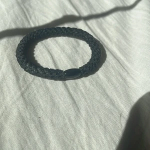 Hårsnodd  - Säljer en fin hårsnodd som passar perfekt till stilrena och eleganta outfits 🙌🏼