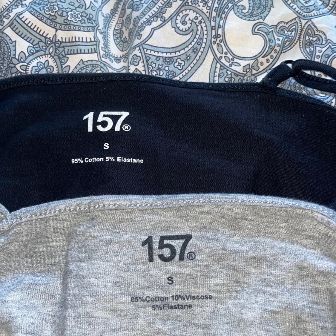 Två linnetoppar från lager 157 - 2