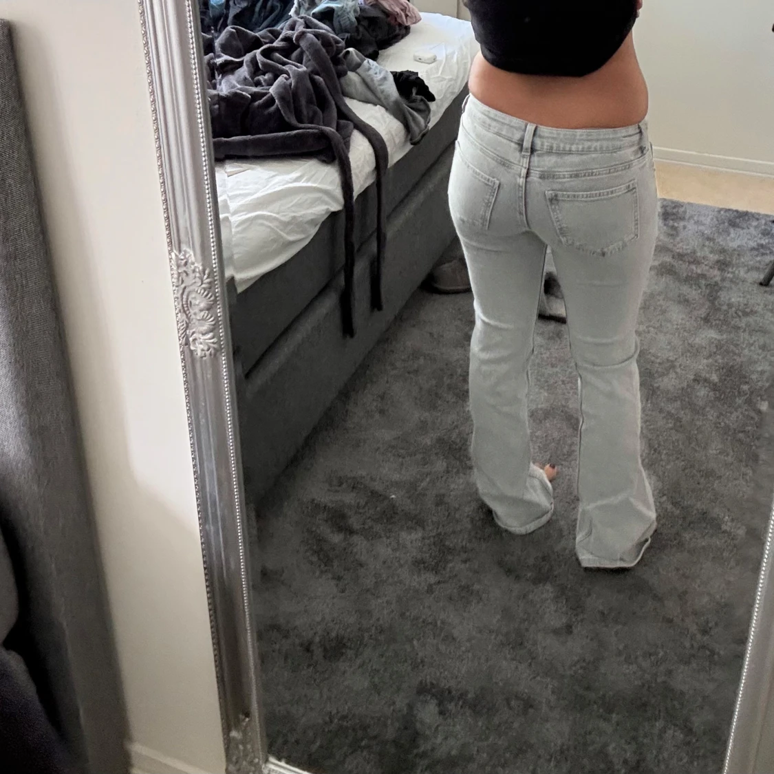 Ljusgråa, lågmidjade bootcut jeans - 1