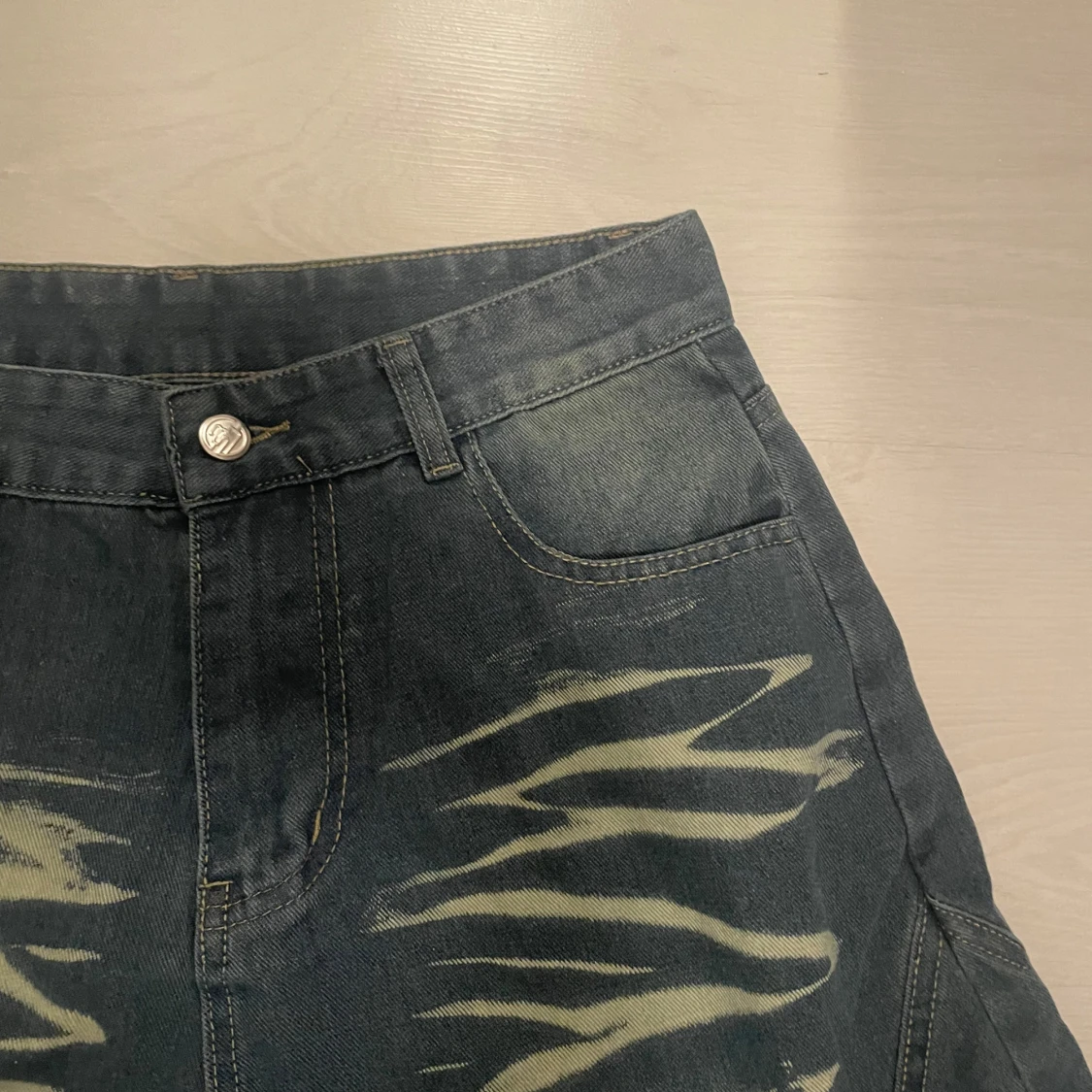  jeans med broderi - 3