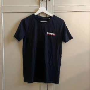 Ipa T-shirt  - En svart T-shirt i storlek Xs (men)