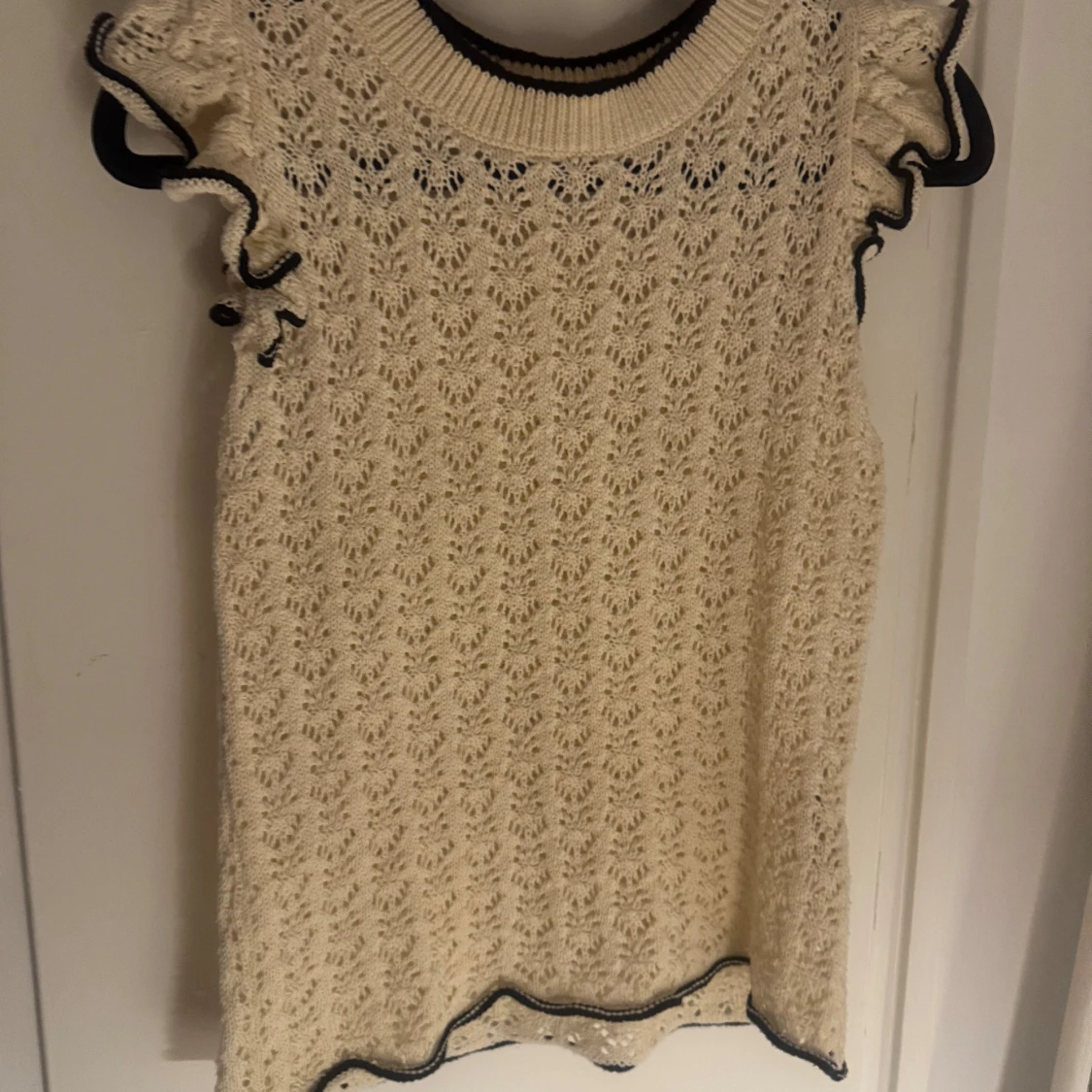 Vit stickad blus Reserved - 1