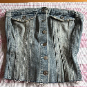 Jeans tubtopp från Zara - Fin ljus blå tubtopp från Zara