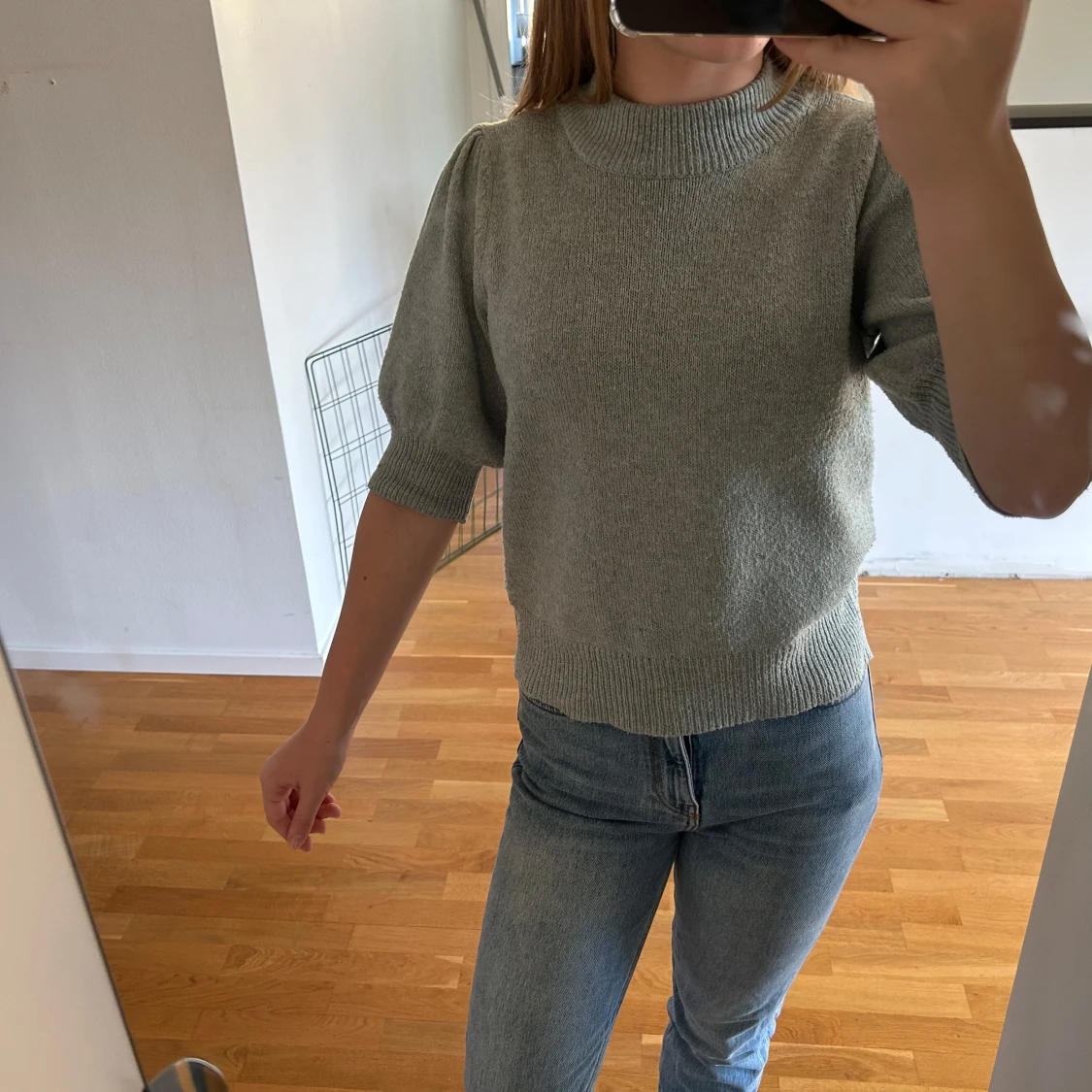 Grön stickad tröja med puffärm