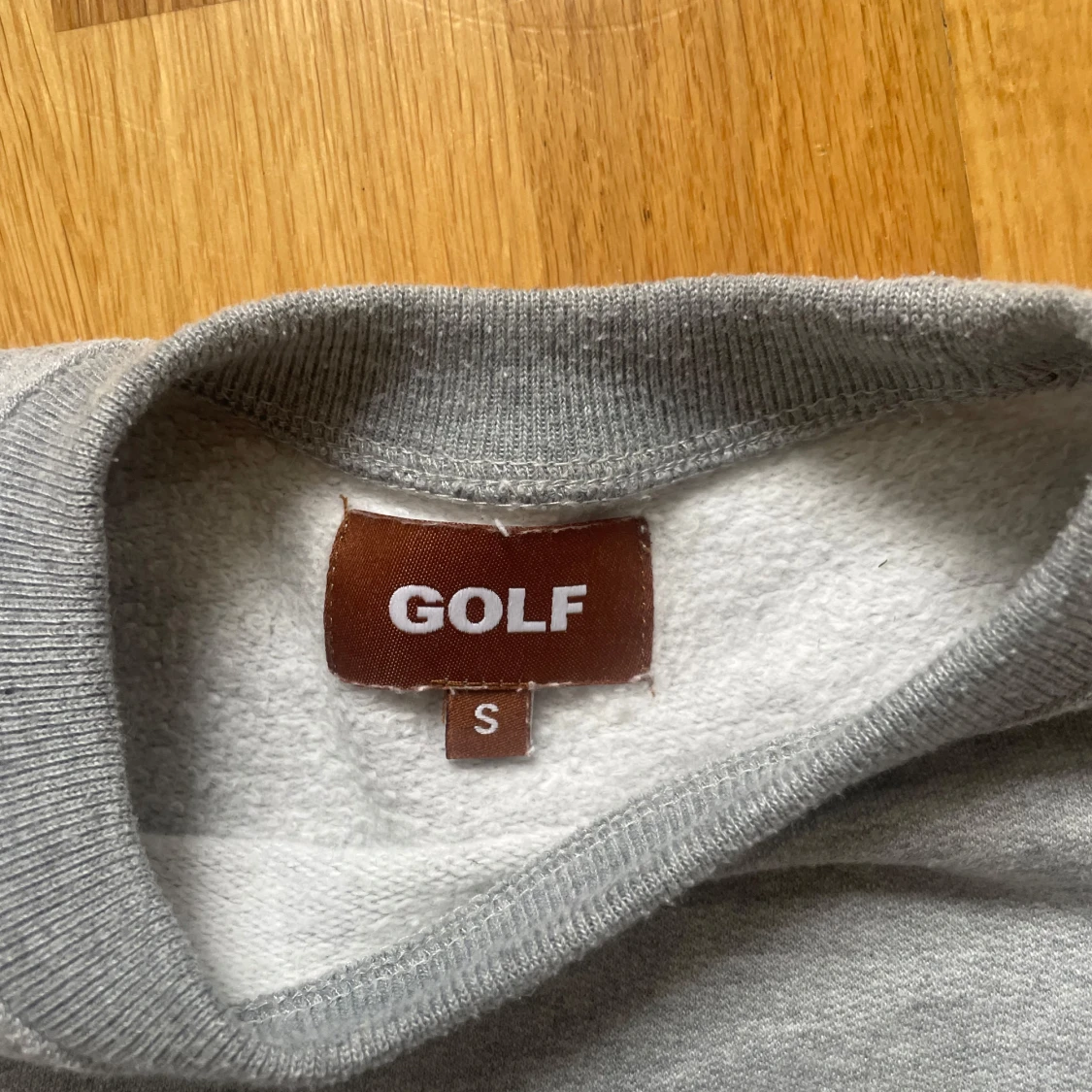 Grå crewneck från Golf Wang - 2