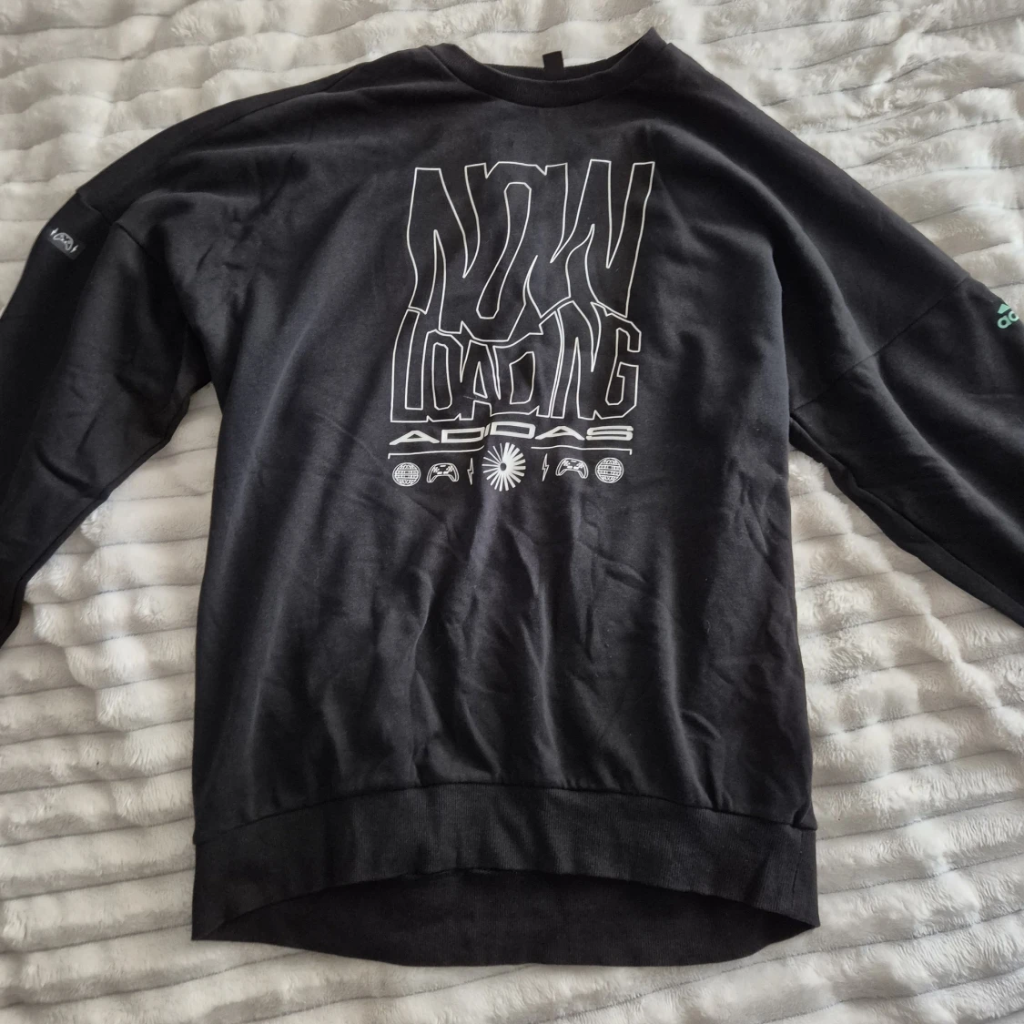 Svart Adidas sweatshirt med tryck