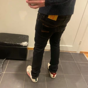 NUDIE jeans  - Riktigt schyssta ”Nudie” jeans | storlek 29/32 - han på bilden är 181 - går för drygt 1500+ nya på NK, mitt pris endast 290kr - STEAL 👖