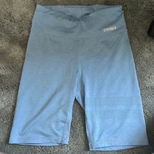 Ljusblå tränings shorts - Snygga tränings shorts från stronger!🩵första bilden stämmer överens med färgen!