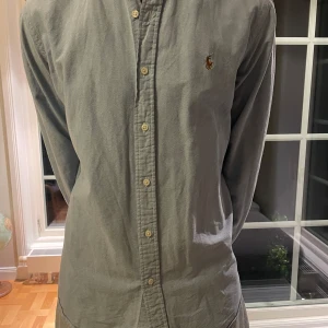 Ralph lauren skjorta  - Säljer min Oxford Ralph lauren skjorta i storlek L. Nypris: 1800