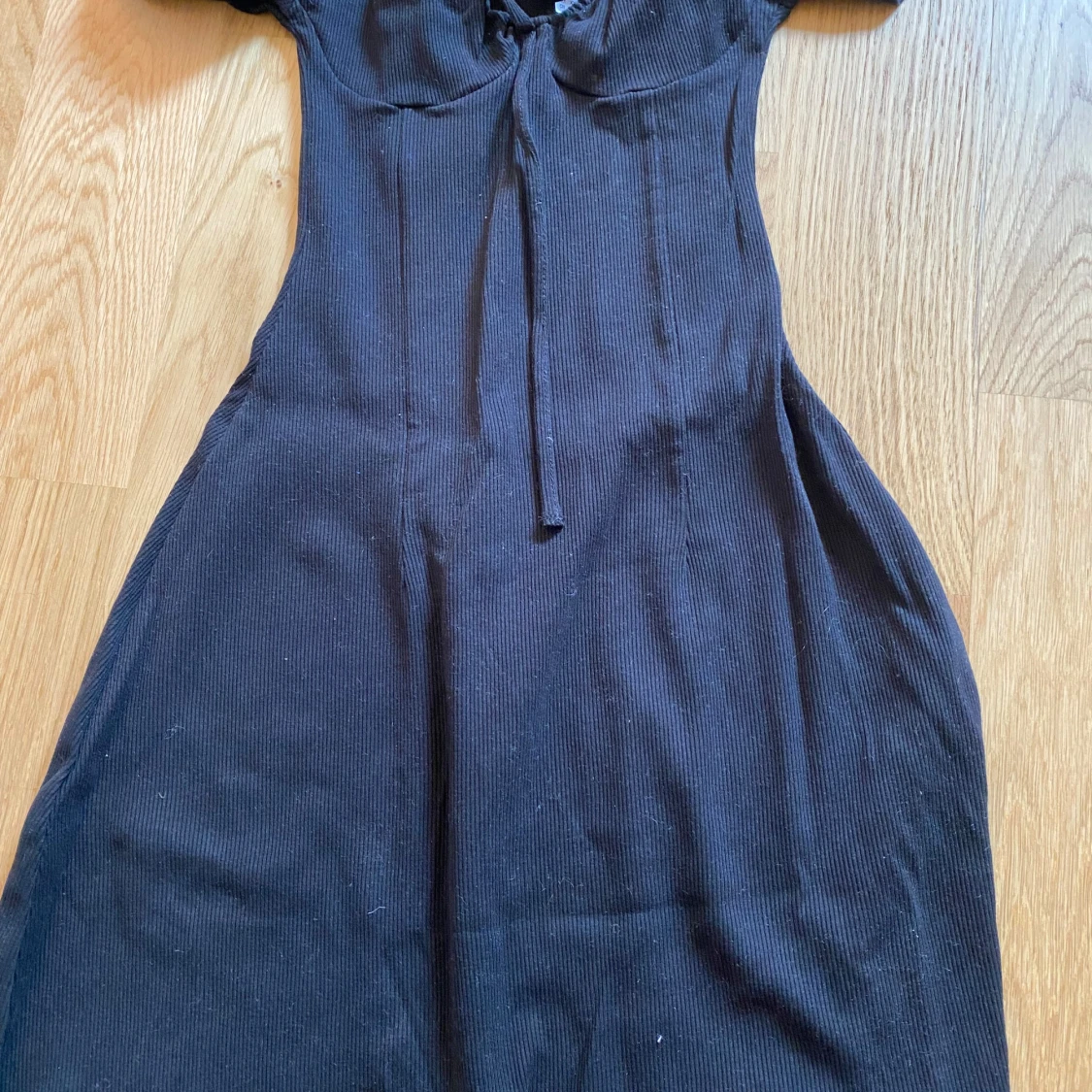 Svart ribbad kortklänning H&M Divided - 1