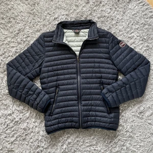 Colmar Jacka - Säljer en skön Colmar jacka perfekt till höst och kyligare väder! | Mycket fint skick utan defekter! | Size 14y passar omkring XS, skickar gärna mått på begäran! | Ställ gärna frågor innan du köper!
