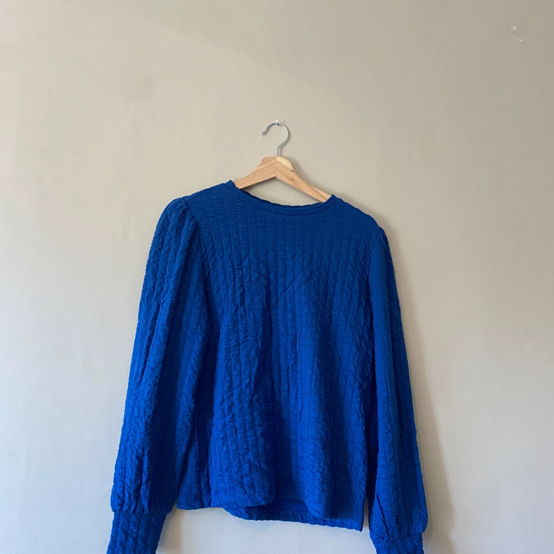 Oanvänd tröja med prislapp kvar - 4