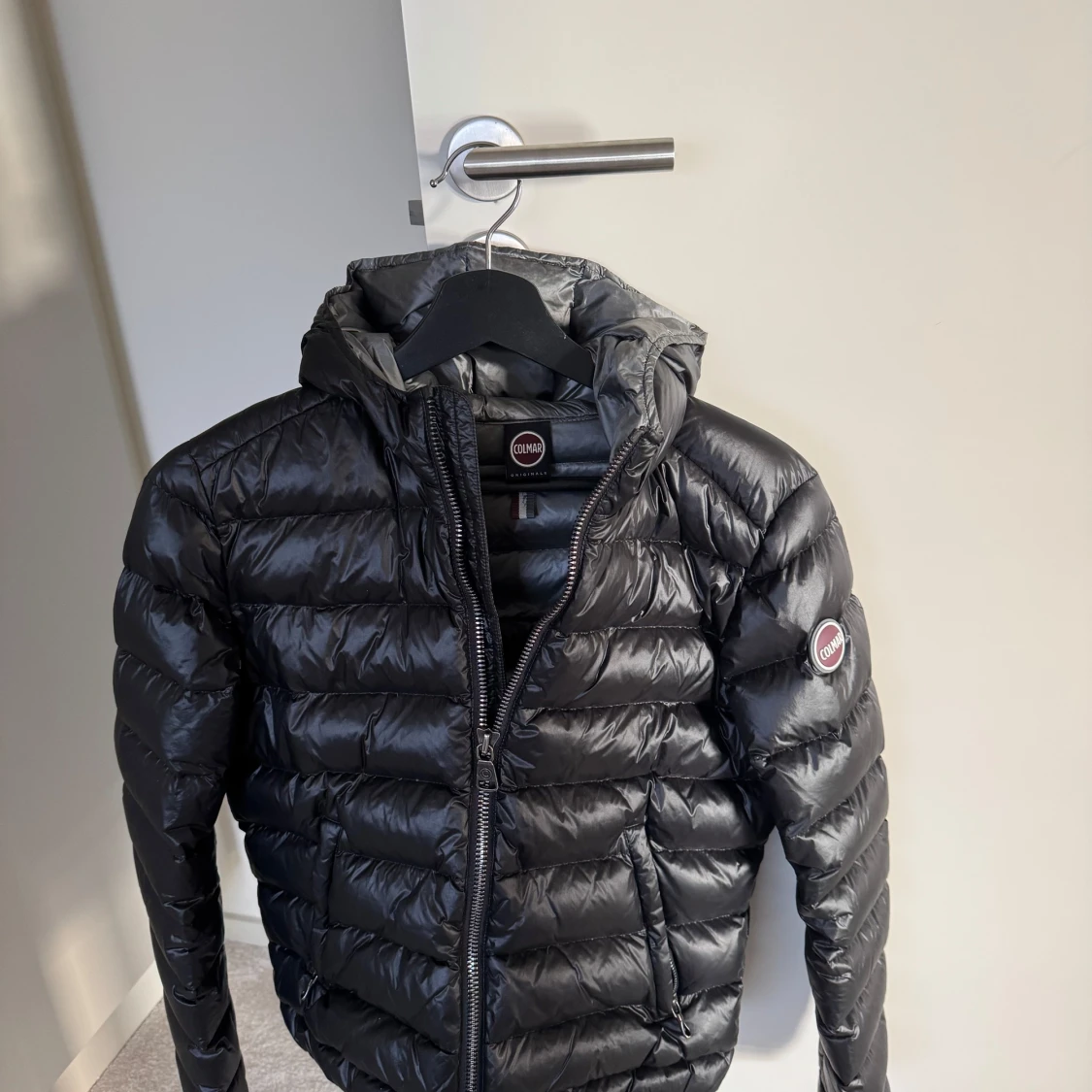 Svart dunjacka från Colmar