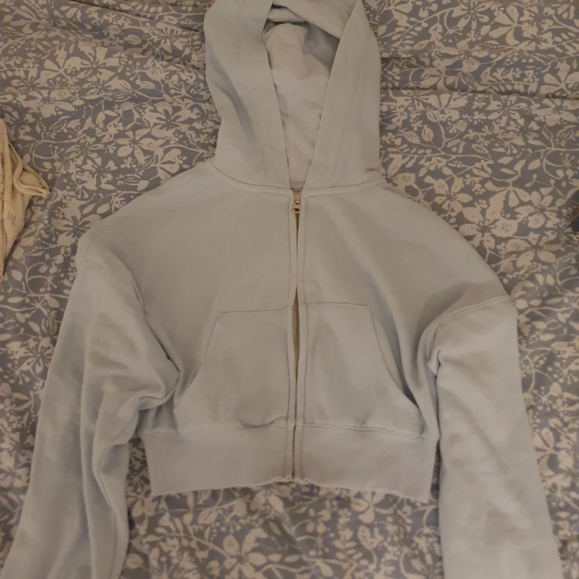 Ljusblå croppad hoodie med dragkedja - 2