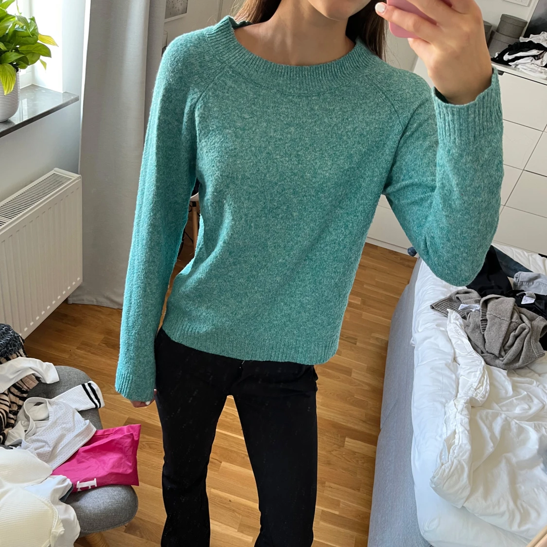 Turkos stickad tröja med rund hals