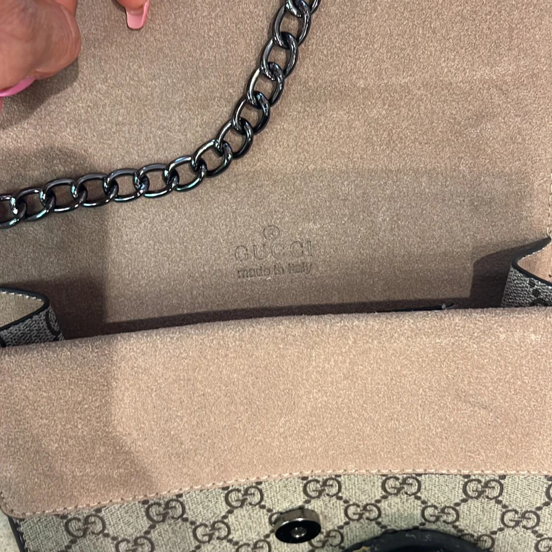 Beige axelväska med kedja och pärlor - 2