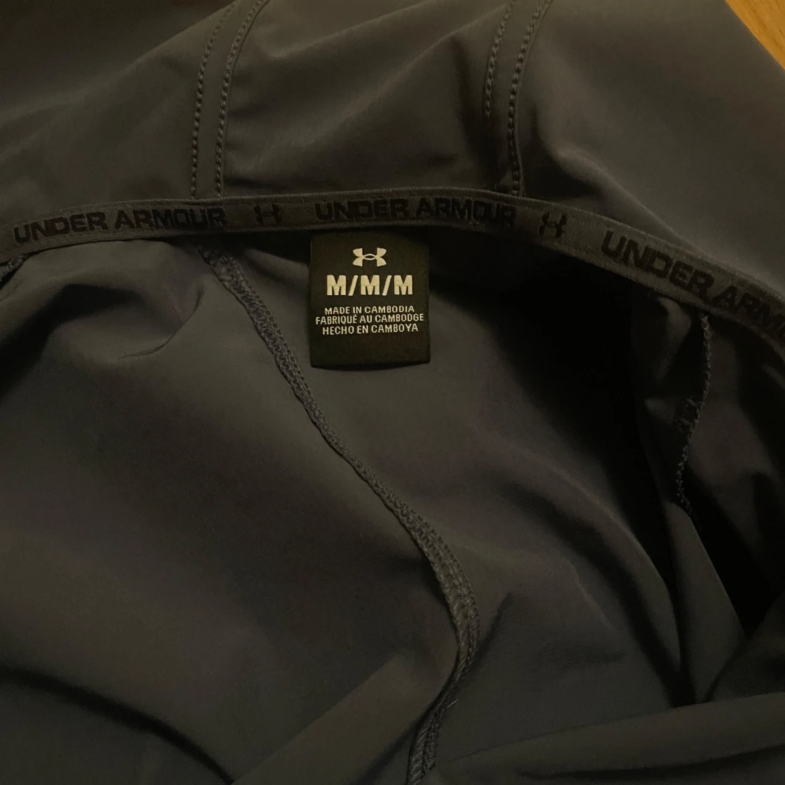 Under Armour vindjacka med huva M - 2