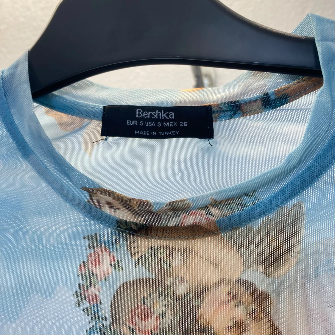 Blå mesh topp med änglamotiv från Bershka - 1