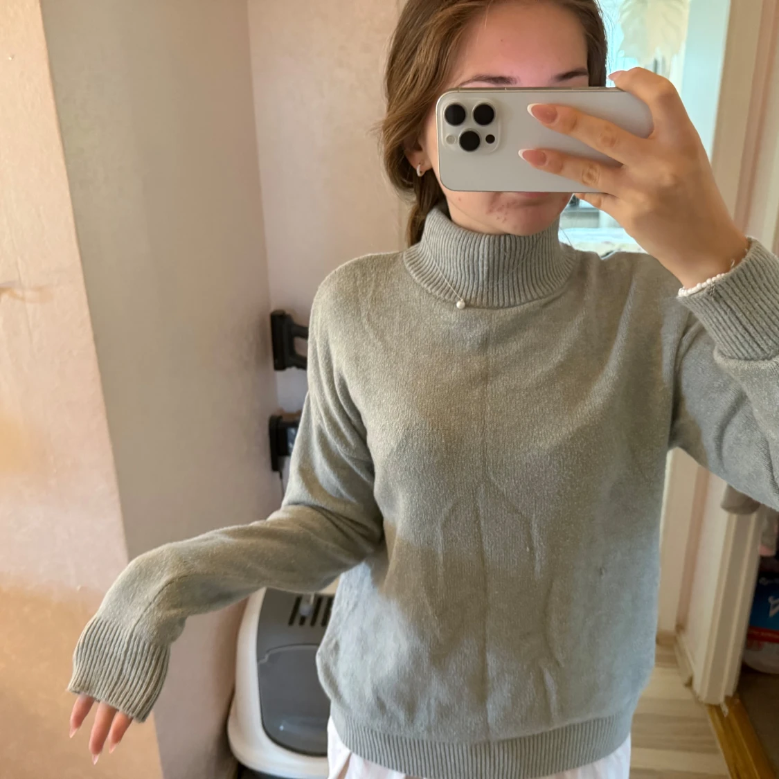 Ljusgrå polotröja i mjuk ullmix