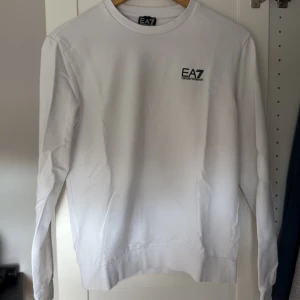 EA7 tröja - Andvänd fåtal gånger. Väldigt fräsch. Storlek S.