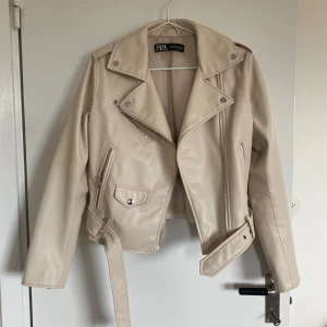 Zara snygga jacka - I mycket bra skick💓💓 Storlek M