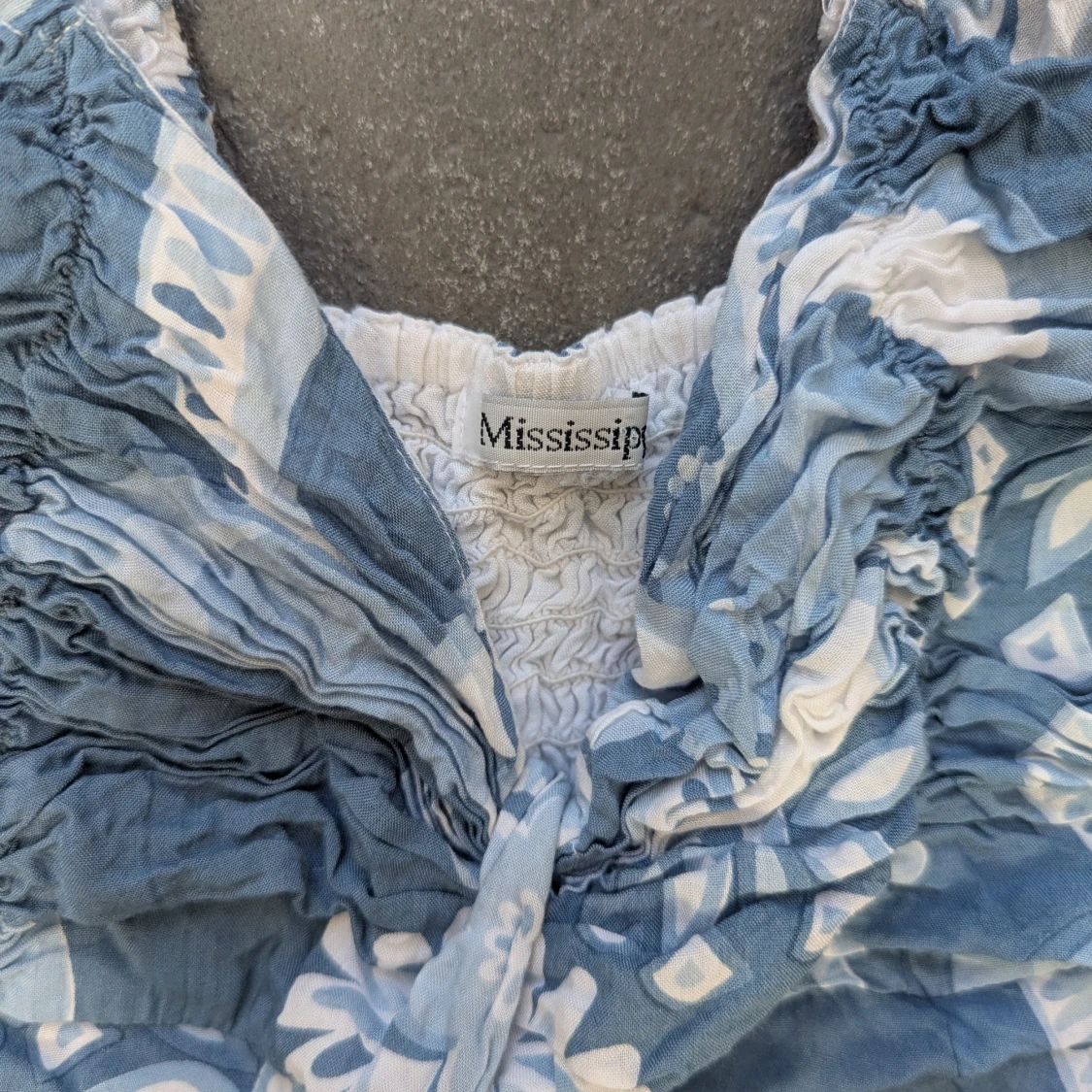 Blåvit blommig klänning från Mississippi - 2